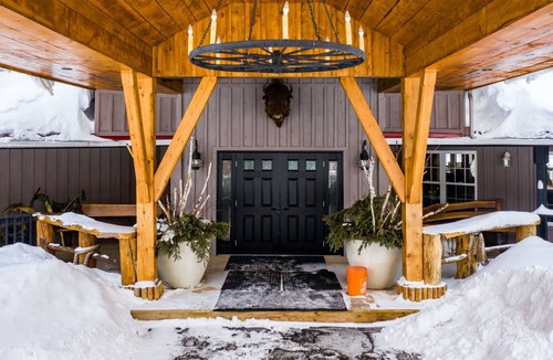 Dunchurch Villa | Luxury Lakefront Estate - Sleeps 24 - Near Muskoka