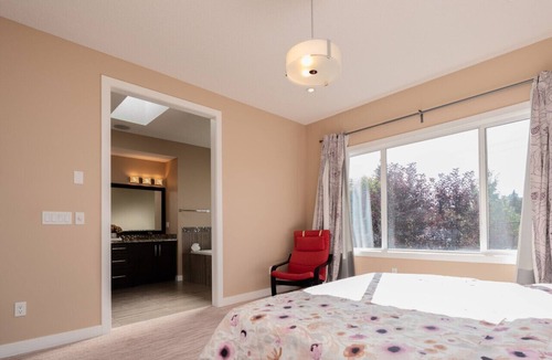 Banff Trail House | Luxury Retreat Near UofC | 2King+2Queen