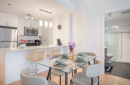 Cite Multimedia Apartment | Luxury Stay in Old Port | King Bed | Sleeps 4