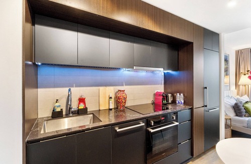 Downtown Montreal Condo | Luxury Stay with Indoor Pool and Jacuzzi
