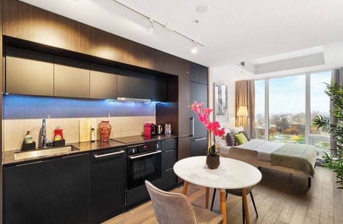 Downtown Montreal Condo | Luxury Stay with Indoor Pool and Jacuzzi