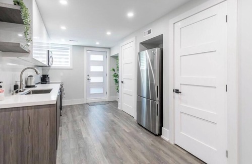 Little Italy Apartment | Luxury Suite by Kensington Market Downtown Toronto