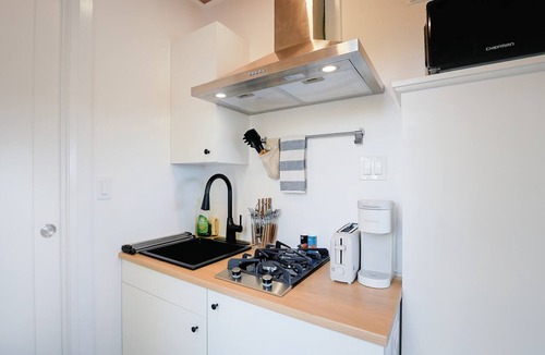 Miller Lake House | Luxury Tiny Home with Spa Access near Tobermory