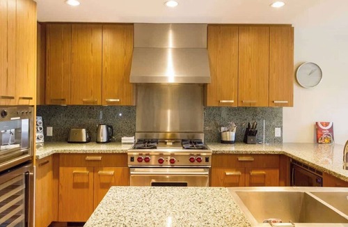 Whistler Condo | Luxury Town home, Private Hot Tub, Views & Private