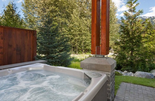 Whistler Condo | Luxury Whistler townhouse w/hot tub & AC