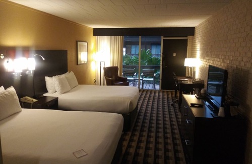 Cheektowaga Hotel | M Hotel Buffalo