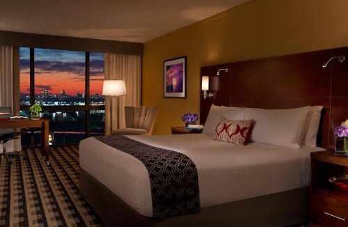 Cheektowaga Hotel | M Hotel Buffalo