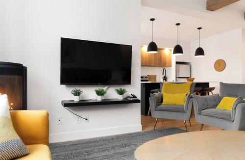 Orford Apartment | Magnificent Condo Au Coeur d'Orford