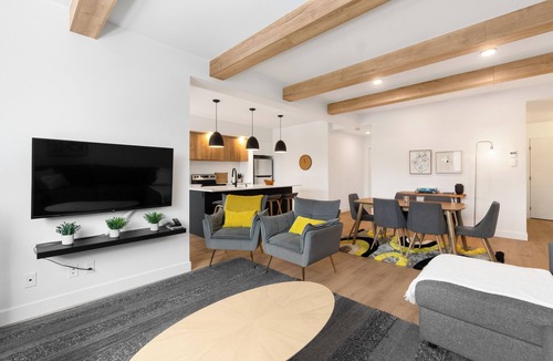 Orford Apartment | Magnificent Condo Au Coeur d'Orford