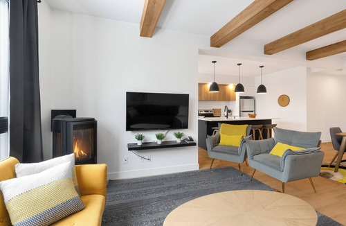 Orford Apartment | Magnificent Condo Au Coeur d'Orford