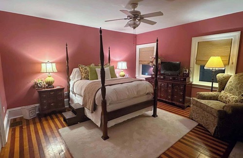 Oswego Bed & Breakfast | Magnolia Suite- The Belvedere Inn