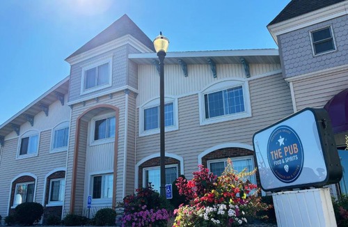 Escanaba Hotel | Magnuson Grand Pioneer Inn and Suites