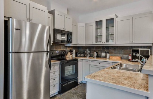Canmore Apartment | Magpie`s Nest, Nest in the Rockies