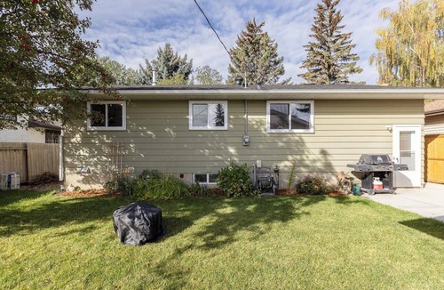 Southeast Calgary House | Main Floor Family Retreat