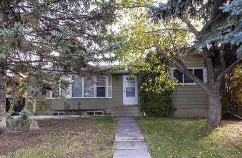 Southeast Calgary House | Main Floor Family Retreat
