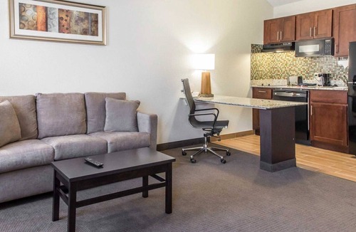 South Hills Hotel | MainStay Suites Pittsburgh Airport