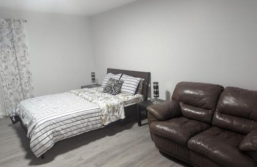 Saint-Jean-Sur-Richelieu House | Maison du bonheur 1