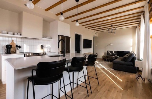 Old Montreal Apartment | Maison Place Royale Luxury Waterfront Two-Bedrooms Apartment Old Montreal Water View St. Lawrence River Full Kitchen Stone Walls Wi-Fi AC