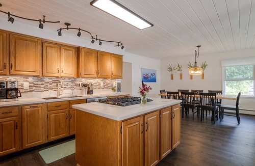 Dundee Cabin | Mallards Landing is a Charming WANETA LAKE cottage with hot tub & amazing views