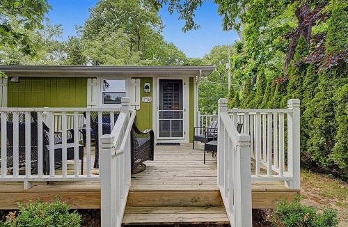 Saugatuck Villa | Maple Ridge Green Cottage HOT TUB