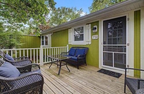 Saugatuck Villa | Maple Ridge Green Cottage HOT TUB