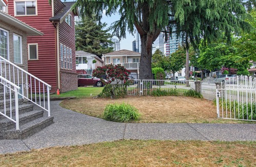 Burnaby House | Master Bedroom 208 Located in Burnaby (Metrotown Area)