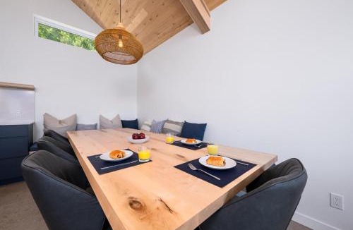 Petite-Riviere-Saint-Francois Ski Chalet | Mer et Mont 1223: Spa & River Views Near Le Massif