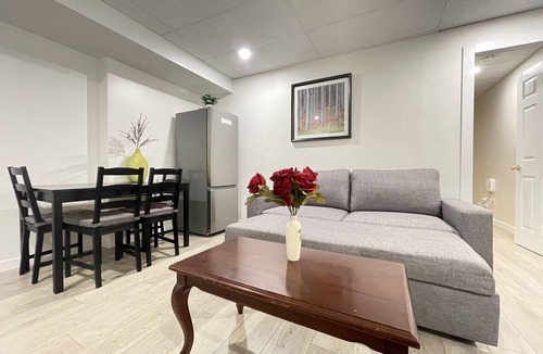 Merritt House | Merritt Crown Hill - 1 bedroom w/AC Suite 100