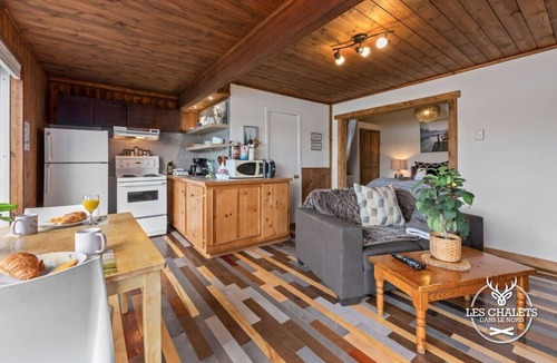 Sainte-Lucie-des-Laurentides Ski Chalet | Mini chalet bord de l`eau à louer dans les Laurentides — Lac Sarrazin, Sainte-Lucie-des-Laurentides