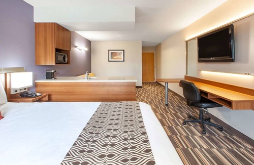 South Hills Hotel | Microtel Inn & Suites by Wyndham Pittsburgh Airport