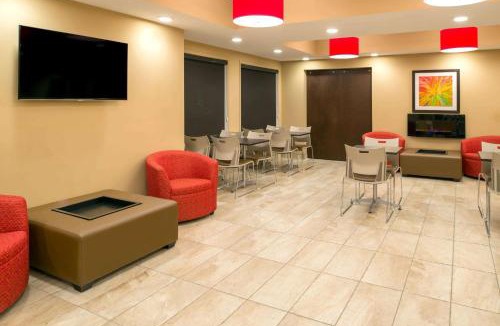 Red Deer Hotel | Microtel Inn & Suites by Wyndham Red Deer
