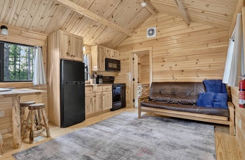Middlebury Center Cabin | Middlebury Center Cabin w Mountain Views