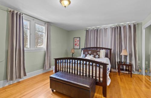 Waterford Valley Apartment | Midstream Modern 2BR Wi-Fi Parking