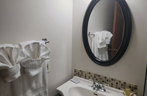 Radisson Hotel | Midway Motel