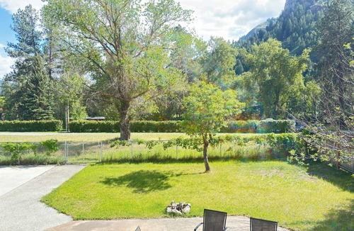 Midway House | Midway RiverHaus - Charming upstairs with views of river and mountains.
