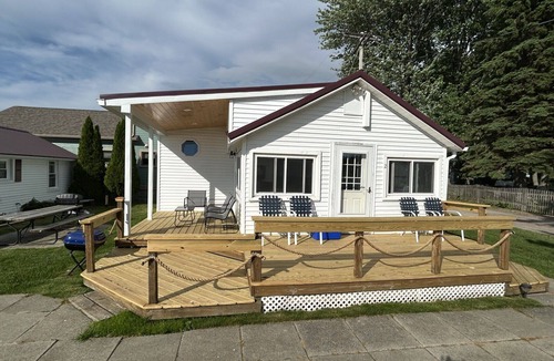 Cape Vincent Cottage | Million Dollar Sunsets on the St Lawrence - Thousand Islands Waterfront Cottage!