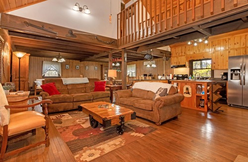 Pisgah Forest Cabin | Mine Mountain Cabin, convenient location! Rustic Log Cabin