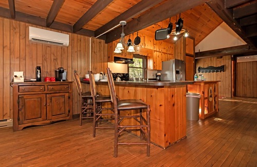 Pisgah Forest Cabin | Mine Mountain Cabin, convenient location! Rustic Log Cabin