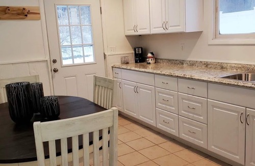 Alden Cottage | MINUTES TO TORCH LAKE