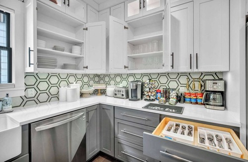 Detroit - Shoreway House | Miracle on 54th - Hot Tub, Sauna, and Pickleball