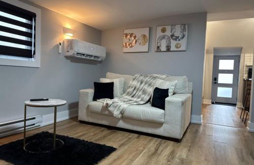 Welland Apartment | Modern 1 Bdrm with Laundry, BBQ, Deck