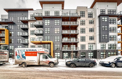Currie Barracks Apartment | Modern 1-bedroom apartment with AC and underground parking near Downtown Calgary