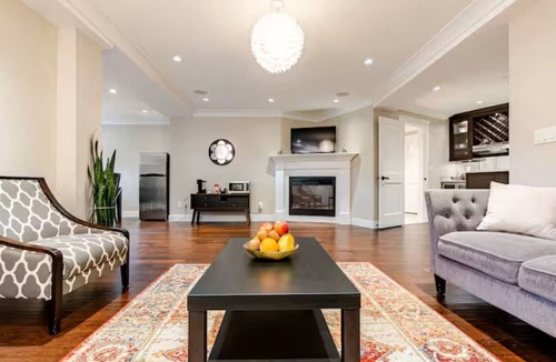 Upper Lonsdale House | Modern 1BR, Suite with Private Cinema Room