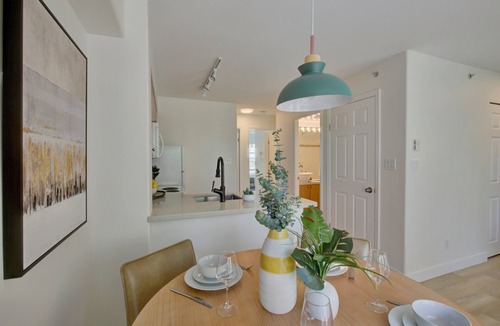 Downtown Vancouver Apartment | Modern 2-Bed, 2-Bath Urban Oasis in Downtown Vancouver