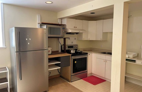 Arbutus Ridge Apartment | Modern 2 Bedroom Garden Suite in Serene Vancouver Neighbourhood