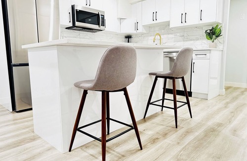 Airdrie House | Modern 2 Bedroom Suite