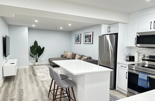 Airdrie House | Modern 2 Bedroom Suite