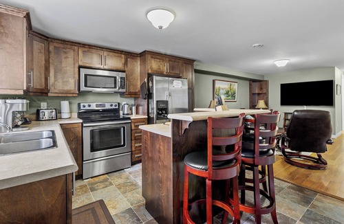 St. John's Apartment | Modern 2-BR Apt in West End with City Views