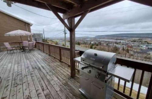St. John's Apartment | Modern 2-BR Apt in West End with City Views