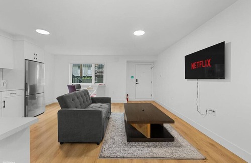 District of North Vancouver Condo | Modern 2-BR/Near Capilano Suspension Bridge